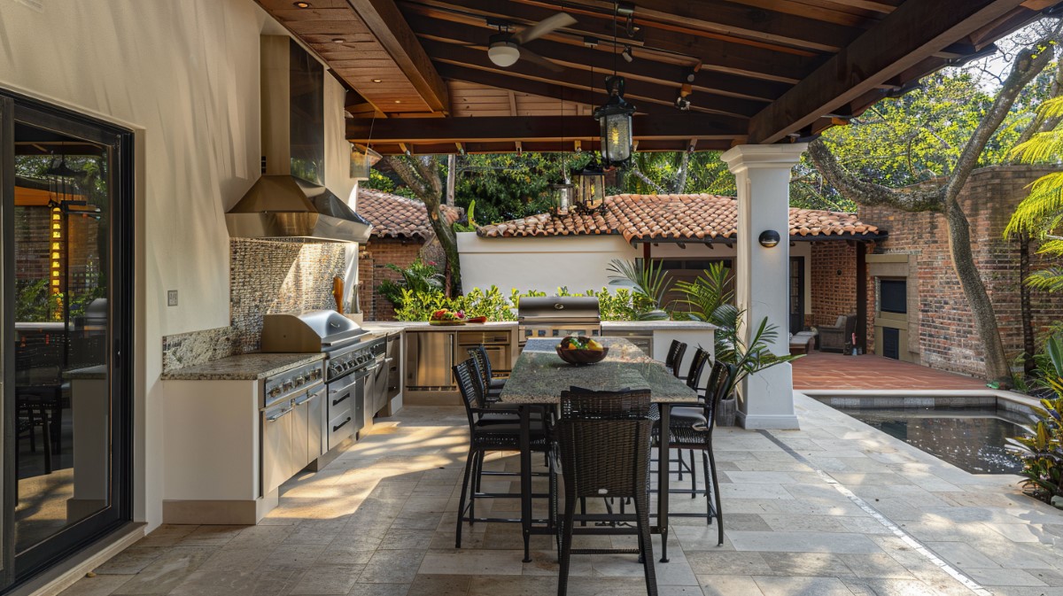 Valor Construction’s expertly crafted outdoor kitchen, combining functionality and design for homes in Fort Myers and beyond